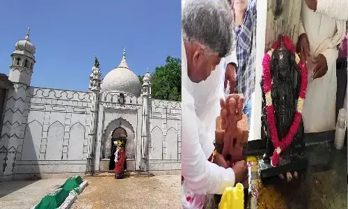 उत्तर प्रदेश: दरगाह में खुदाई हुई तो निकली हनुमान जी और शनिदेव की मूर्तियां, लोगों ने वहीं पूजा की