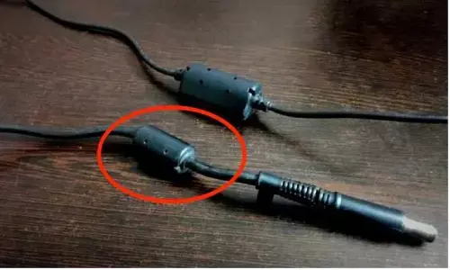 लैपटॉप के चार्जर में गोल सी दिखने वाली डिवाइस क्यों होती है, इसको क्या कहते हैं, इसका काम क्या है