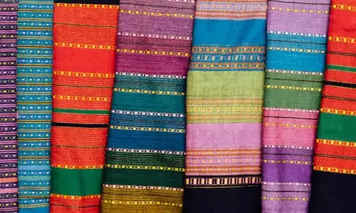 Khadi sector crosses Rs 5052 crore Khadi sector crosses Rs 5052 crore