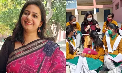 Viral Teacher: बच्चों की पसंदीदा बनी इंग्लिस टीचर मनु, छात्र एक भी दिन मिस नहीं करते स्कूल