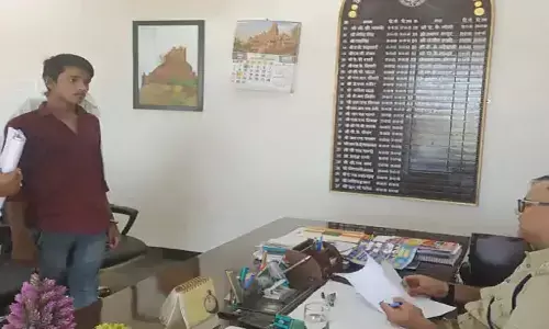 एमपी के धार जिले में नाबालिग का बनाया अश्लील वीडियों, बाबा के खाते से ऐंठ लिए 15 लाख रूपये