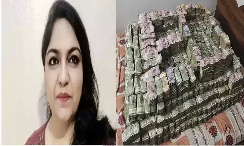 IAS Pooja Singhal ED Raid: महिला आईएएस के यहां ईडी का छापा, 25 करोड़ रूपये मिले कैंश IAS Pooja Singhal ED Raid: महिला आईएएस के यहां ईडी का छापा, 25 करोड़ रूपये मिले कैंश