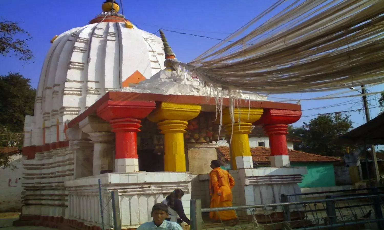 रीवा: देवतालाब मंदिर में भक्तों के लिए अजीब फरमान, अब ऐसे लोगों को नहीं मिलेगा प्रवेश
