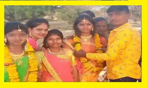 मध्य प्रदेश: शादी के बीच बत्ती गुल हुई तो दूल्हे ने किसी दूसरी लड़की को दुल्हन बना डाला! मध्य प्रदेश: शादी के बीच बत्ती गुल हुई तो दूल्हे ने किसी दूसरी लड़की को दुल्हन बना डाला!