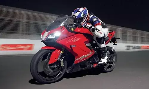 New TVS Apache Price: महंगी हो गई TVS की रेसिंग बाइक अपाचे, अब कितनी कीमत देनी होगी New TVS Apache Price: महंगी हो गई TVS की रेसिंग बाइक अपाचे, अब कितनी कीमत देनी होगी