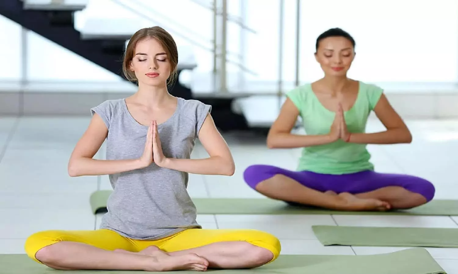 Yoga Asanas: इन योगासनों से निखारें अपनी अपनी खूबसूरती, चेहरे पर लाएं ग्लो