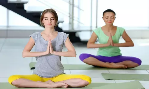 Yoga Asanas: इन योगासनों से निखारें अपनी अपनी खूबसूरती, चेहरे पर लाएं ग्लो Yoga Asanas: इन योगासनों से निखारें अपनी अपनी खूबसूरती, चेहरे पर लाएं ग्लो