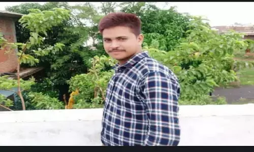 एमपी के सतना में प्रेमिका की शादी के दिन से लापता युवक की रेल्वे ट्रैक में मिली लाश, परिजनों ने किया चक्काजाम एमपी के सतना में प्रेमिका की शादी के दिन से लापता युवक की रेल्वे ट्रैक में मिली लाश, परिजनों ने किया चक्काजाम