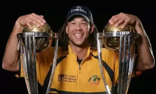 Andrew Symonds Death: ऑस्ट्रेलियाई क्रिकेट टीम के दिग्गज एंड्रयू साइमंड्स का निधन, कभी मंकीगेट विवाद तो कभी शराब की लत के लिए चर्चा में रहे Andrew Symonds Death: ऑस्ट्रेलियाई क्रिकेट टीम के दिग्गज एंड्रयू साइमंड्स का निधन, कभी मंकीगेट विवाद तो कभी शराब की लत के लिए चर्चा में रहे