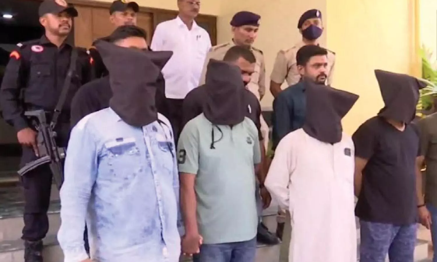 1993 मुंबई धमाके में शामिल 4 आतंकियों को ATS ने 29 साल बाद पकड़ लिया 1993 मुंबई धमाके में शामिल 4 आतंकियों को ATS ने 29 साल बाद पकड़ लिया