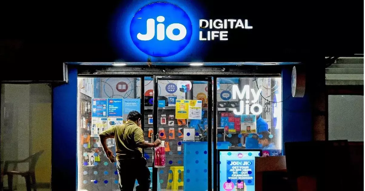 Jio Phone Next Exchange Offer: मुकेश अंबानी का ऑफर, पुराने मोबाइल के बदले मिल रहा नया Jio Phone Next Jio Phone Next Exchange Offer: मुकेश अंबानी का ऑफर, पुराने मोबाइल के बदले मिल रहा नया Jio Phone Next
