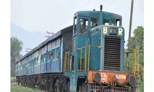 रोकी जा रहीं एमपी से जम्मू, पतालकोट तक चलने वाली कई ट्रेनें, यात्री परेशान रोकी जा रहीं एमपी से जम्मू, पतालकोट तक चलने वाली कई ट्रेनें, यात्री परेशान