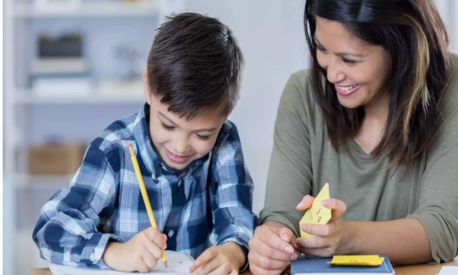 Parenting Tips For School: क्या आपका बच्चा स्कूल जाने से घबराता है तो रखें इन बातों का ध्यान
