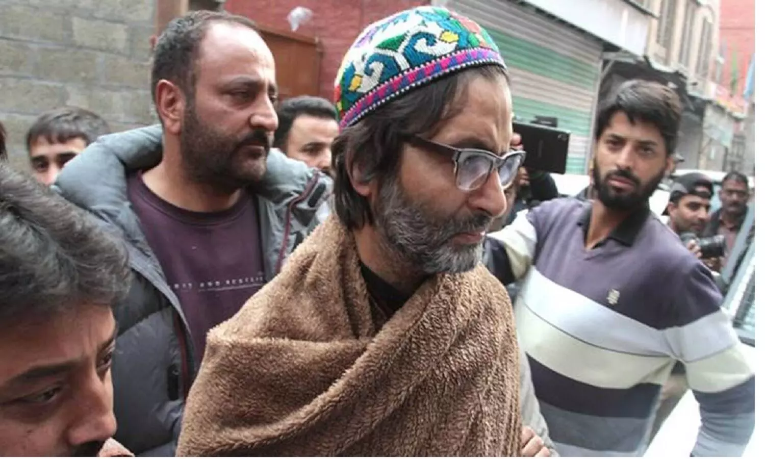 यासीन मलिक को उम्रकैद की सज़ा: जेल में सड़ेगा आतंकी यासीन मलिक, 10 लाख जुर्माना भी भरेगा यासीन मलिक को उम्रकैद की सज़ा: जेल में सड़ेगा आतंकी यासीन मलिक, 10 लाख जुर्माना भी भरेगा