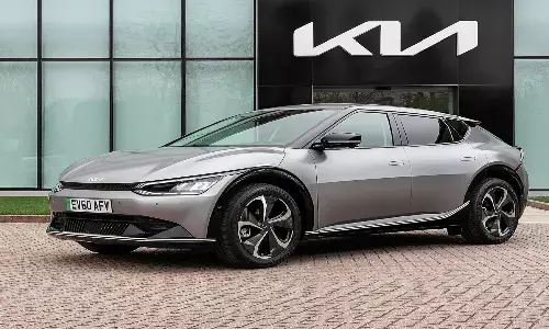 Kia EV6 Price: 18 मिनट में चार्ज होकर 528KM की रेंज देने वाली Kia EV6 की बुकिंग शुरू हो गई है