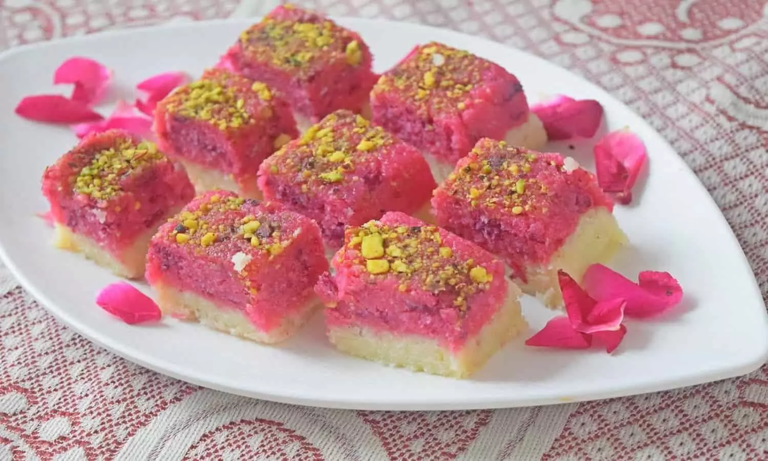Rose Coconut Barfi: मीठा खाने का मन है, बनायें रोज कोकोनट बर्फी Rose Coconut Barfi: मीठा खाने का मन है, बनायें रोज कोकोनट बर्फी