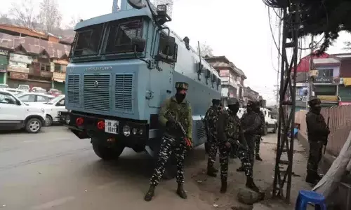 कश्मीर में फिर हिन्दू हुए आतंकियों के कायराना हरकत के शिकार, महिला शिक्षक की गोली मारकर हत्या कश्मीर में फिर हिन्दू हुए आतंकियों के कायराना हरकत के शिकार, महिला शिक्षक की गोली मारकर हत्या