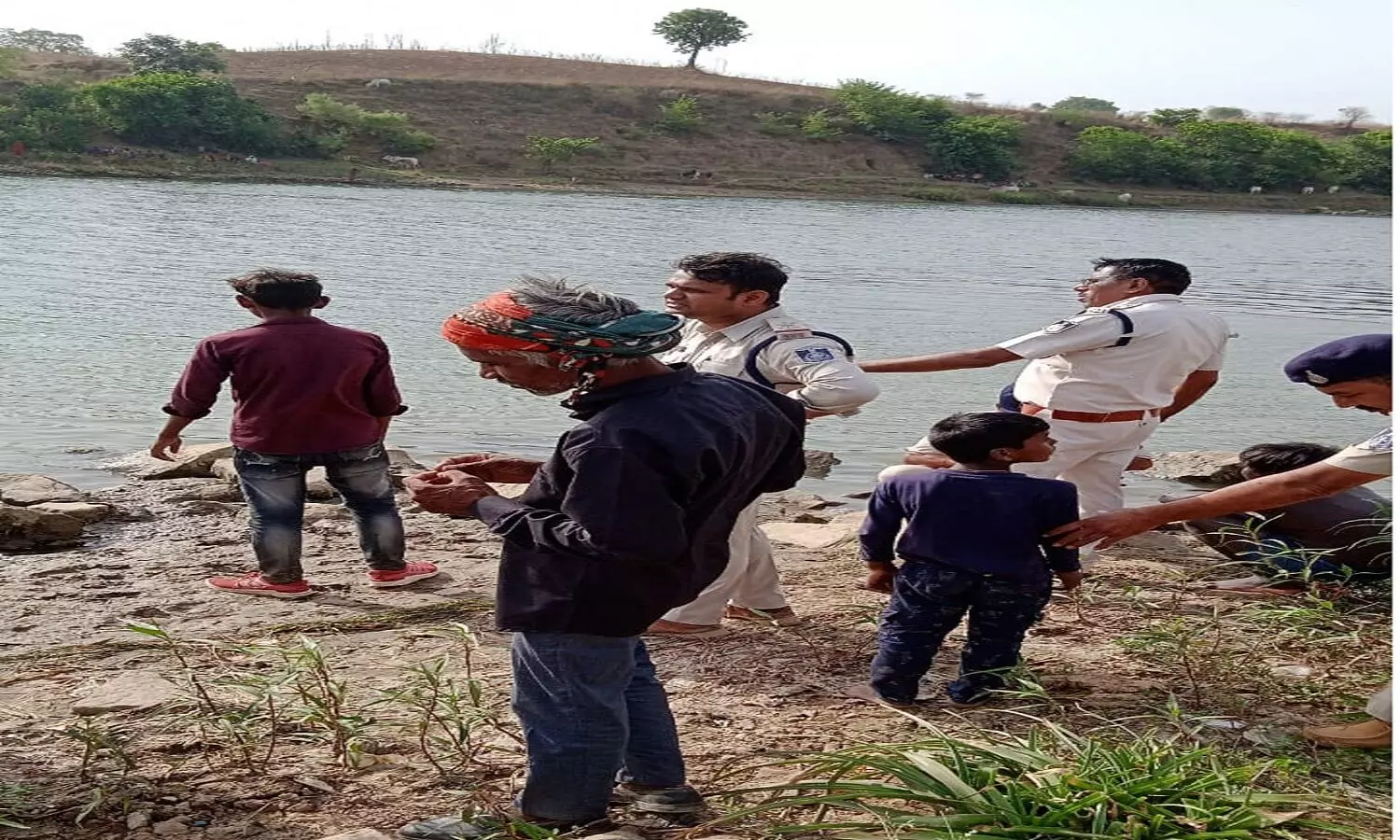 MP Breaking News: रीवा के अतरैला टमस नदी में नांव पलटने से तीन बच्चे डूबे