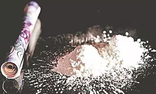 रीवा: नशीली सामग्री स्मैक के साथ युवक पकड़ाया, यूपी से खरीदता था युवक स्मैक रीवा: नशीली सामग्री स्मैक के साथ युवक पकड़ाया, यूपी से खरीदता था युवक स्मैक