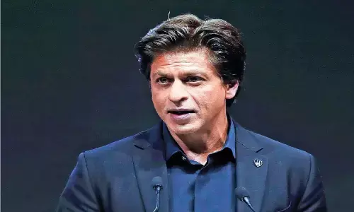 Brahmastra के टीजर में नजर आए बॉलीवुड के किंग शाहरुख़ ख़ान, त्रिशूल लिए कर रहे ये काम Brahmastra के टीजर में नजर आए बॉलीवुड के किंग शाहरुख़ ख़ान, त्रिशूल लिए कर रहे ये काम