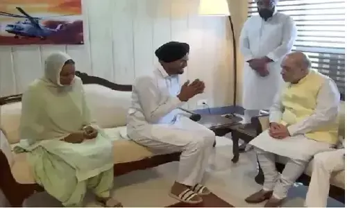 अमित शाह से मिले सिद्धू मूसेवाला के माता-पिता, हाथ जोड़कर न्याय मांगा, वहीं बिलखकर रोने लगे अमित शाह से मिले सिद्धू मूसेवाला के माता-पिता, हाथ जोड़कर न्याय मांगा, वहीं बिलखकर रोने लगे