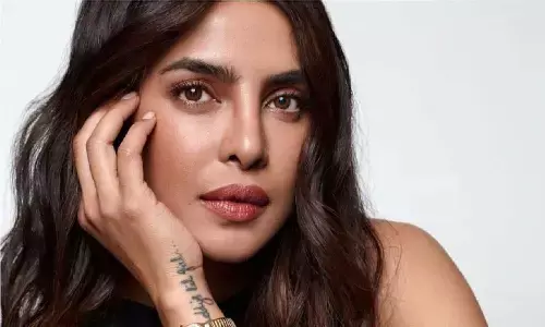 जब कॉलेज टाइम बिस्तर में लेट बॉयफ्रेंड के साथ मस्ती कर रही थी Priyanka Chopra, अचानक पहुंच गई थी मौसी, फिर हुआ था बवाल