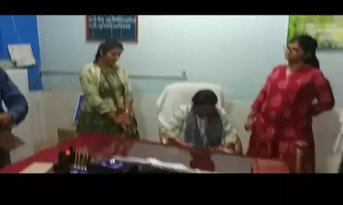 एमपी के सिंगरौली में दस हजार की रिश्वत लेते जिला आयुष अधिकारी ट्रैप