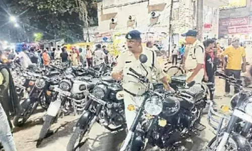 बुलेट राजा को दबोच रही रीवा पुलिस, मॉडिफाइड साइलेंसर व प्रेशर हॉर्न वाले 23 वाहन जब्त