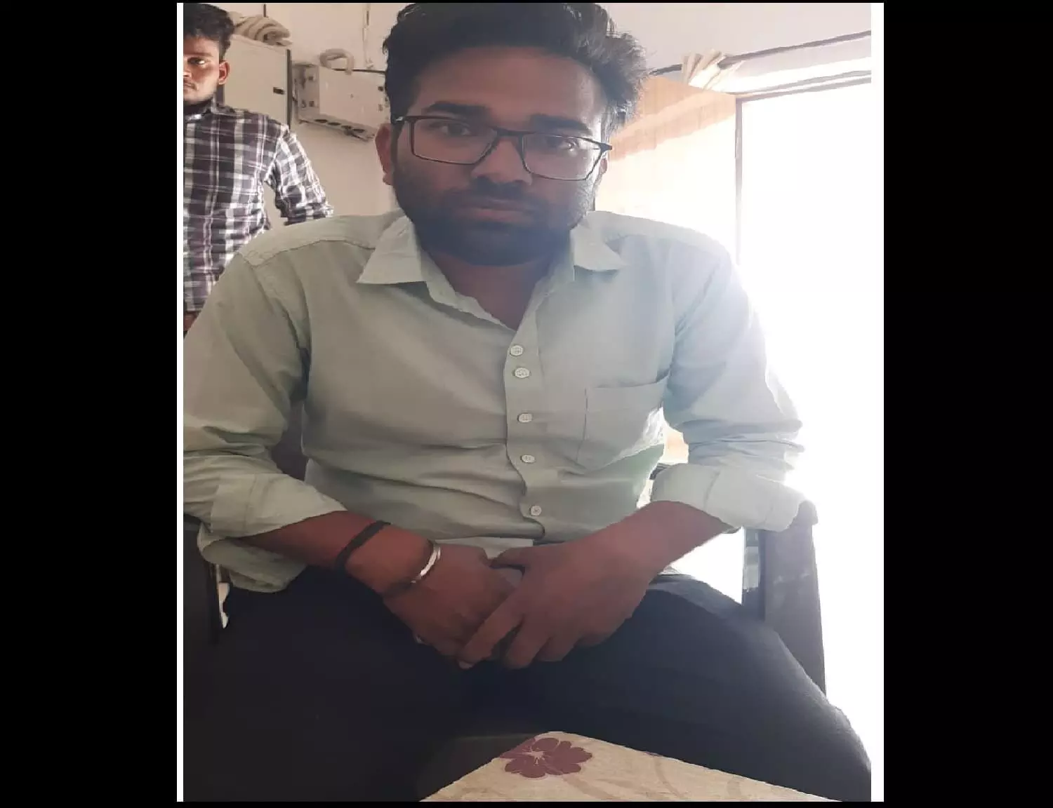 रीवा: 3 हजार की रिश्वत लेते आरआई ट्रैप, लोकायुक्त रीवा ने की कार्रवाई रीवा: 3 हजार की रिश्वत लेते आरआई ट्रैप, लोकायुक्त रीवा ने की कार्रवाई