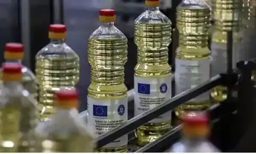 सस्ता हुआ तेल: डिमांड कम हुई और सप्लाई बढ़ गई, जिससे खाद्य तेल के रेट कम हो गए सस्ता हुआ तेल: डिमांड कम हुई और सप्लाई बढ़ गई, जिससे खाद्य तेल के रेट कम हो गए