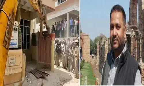 प्रयागराज हिंसा के मास्टरमाइंड मुहम्मद जावेद पंप के घर में सीएम योगी का बुलडोजर चल गया प्रयागराज हिंसा के मास्टरमाइंड मुहम्मद जावेद पंप के घर में सीएम योगी का बुलडोजर चल गया