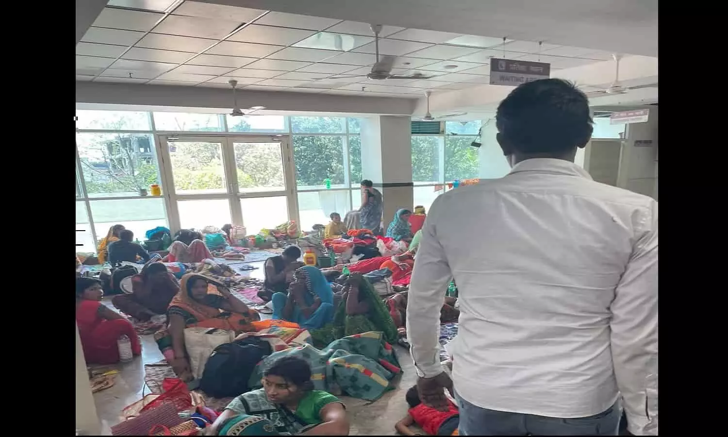 रीवा: सुपर स्पेशलिटी में मरीजों से ज्यादा बढ़ी परिजनों की भीड़, पास व्यवस्था फेल