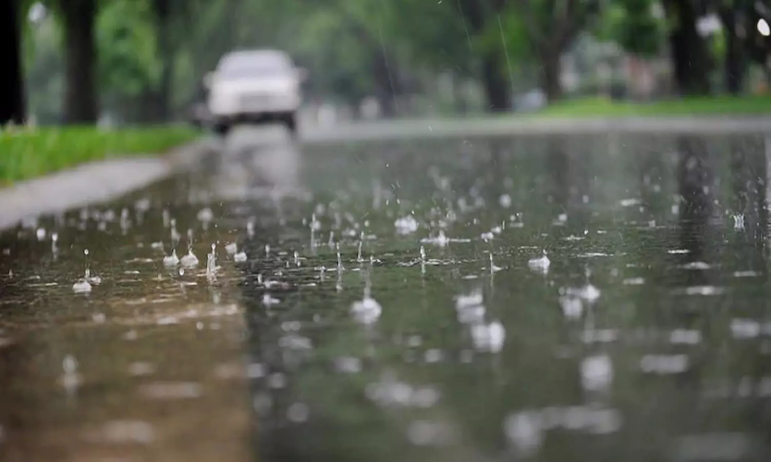 UP Rain Alert: यूपी के 30 जिलों में होगी भारी बारिश, जारी हुआ अलर्ट