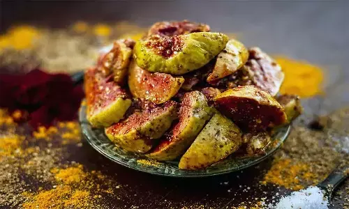 Guava Pickle Recipe: अमरुद का अचार खाने में काफी लजीज जानिए बनाने की विधि