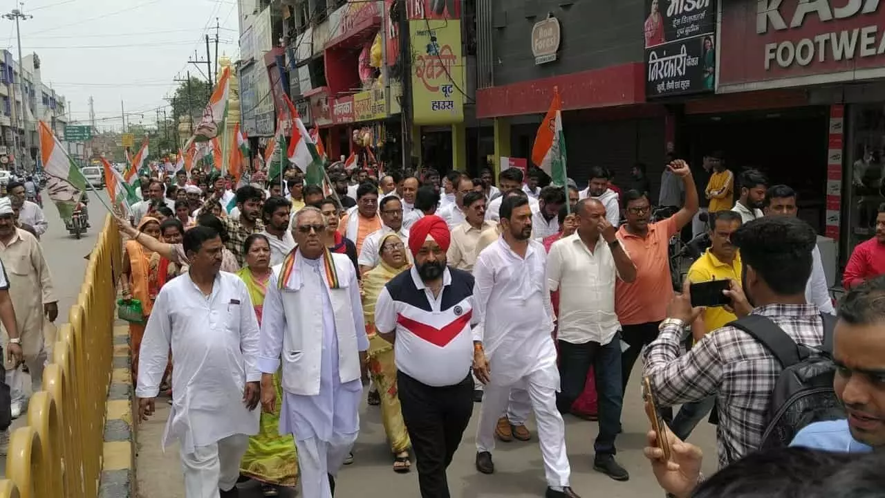 रीवा: कांग्रेस के महापौर प्रत्याशी अजय मिश्रा बाबा ने दाखिल किया नामांकन, बोले कांग्रेस में गुटबाजी महज अफवाह