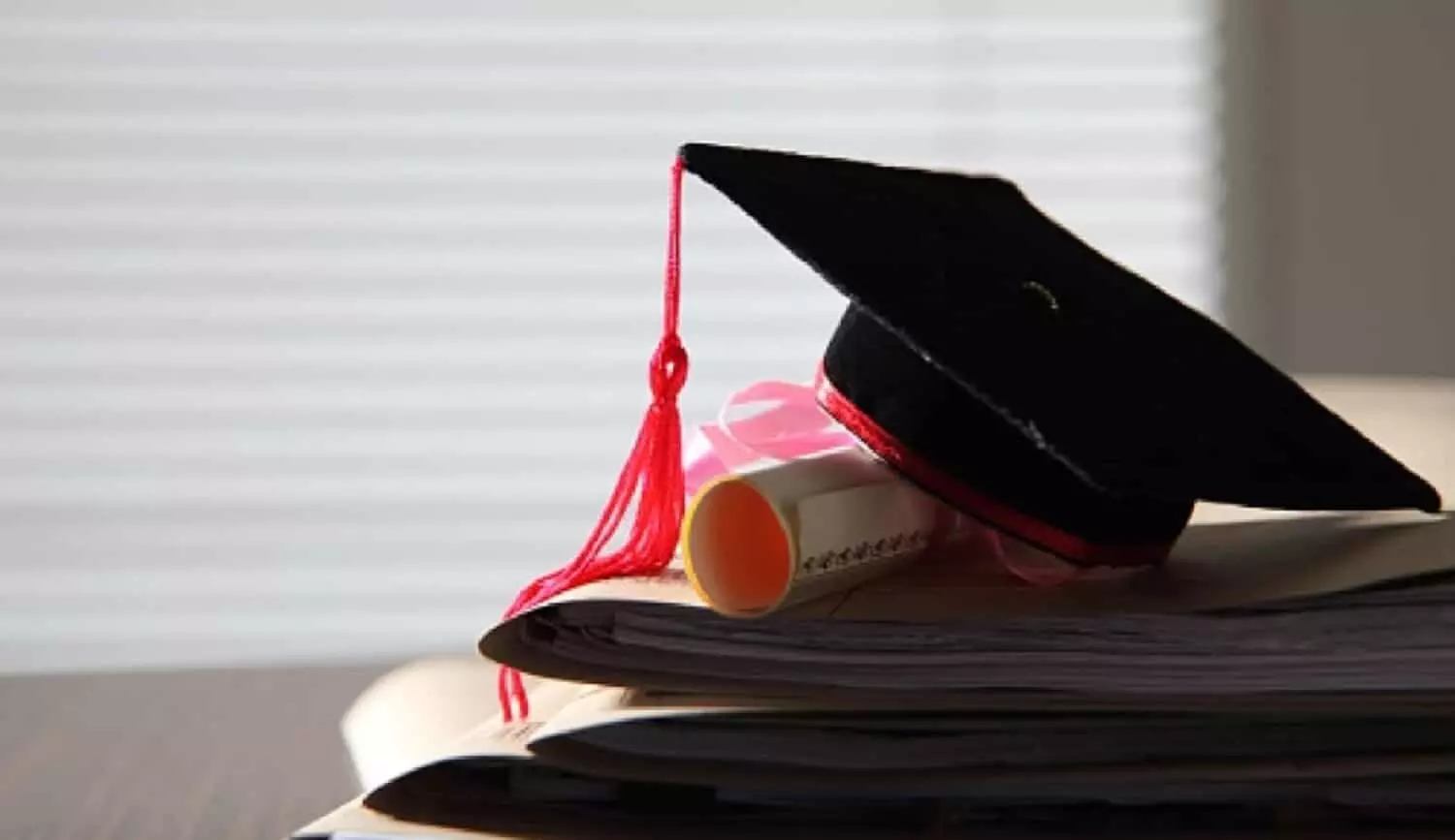 Zee & Give India ने युवा कला प्रतिभाओं को पंख देने के लिए Born to Shine छात्रवृत्ति शुरू की