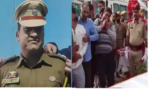 कश्मीर में एक और टारगेट किलिंग, आतंकियों ने सब इंस्पेक्टर को गोलियों से भून डाला कश्मीर में एक और टारगेट किलिंग, आतंकियों ने सब इंस्पेक्टर को गोलियों से भून डाला