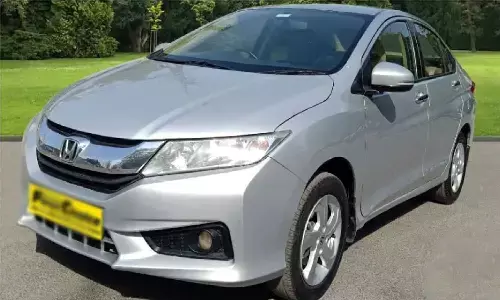 Honda City Car: मात्र! 2,50000 लाख रुपये में घर ले आए होंडा सिटी