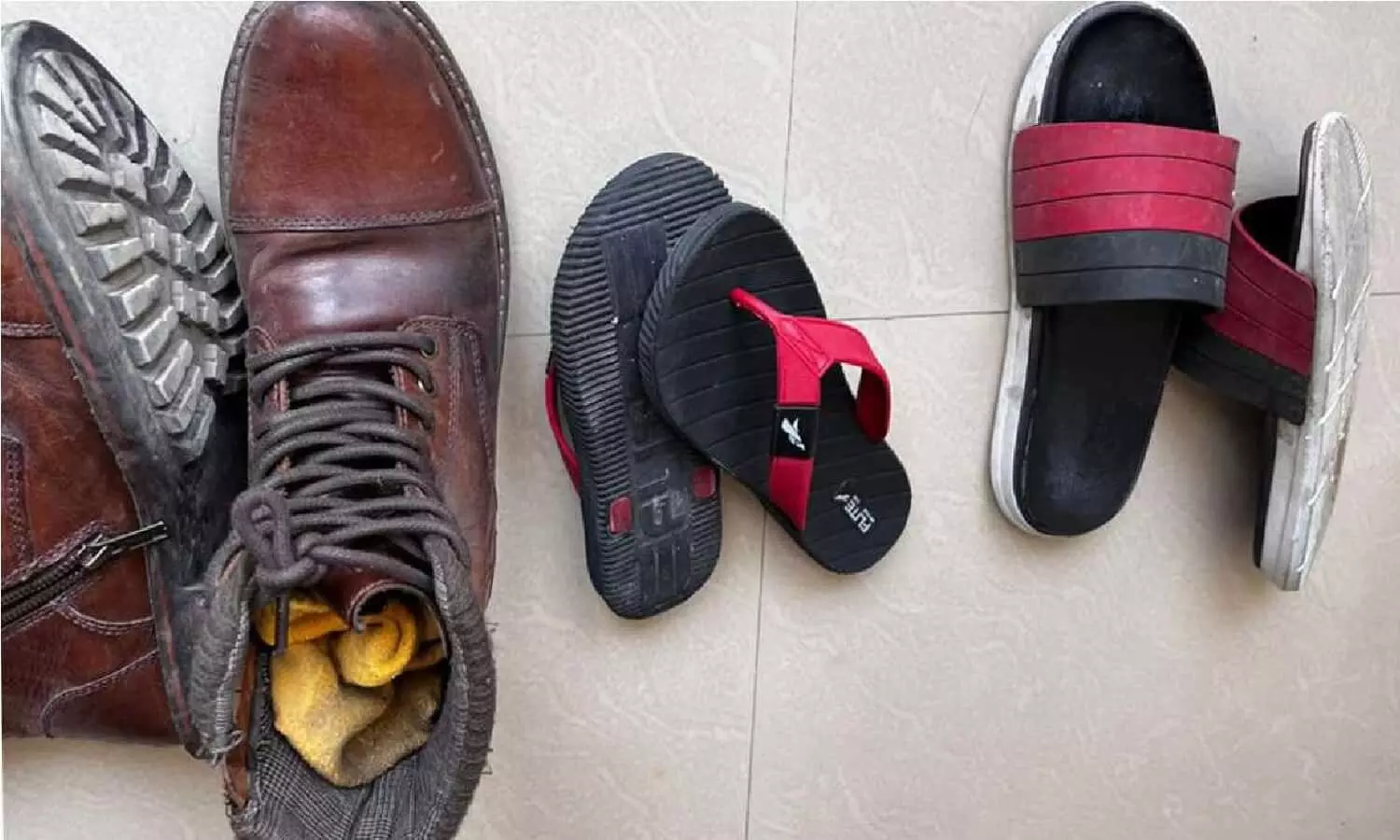 Vastu Tips For Shoes and Slippers: घर में जूता-चप्पल उल्टा रखते है तो ये खबर पढ़ खड़े हो जाएंगे आपके रोंगटे , जिंदगी हो जाएगी बर्बाद