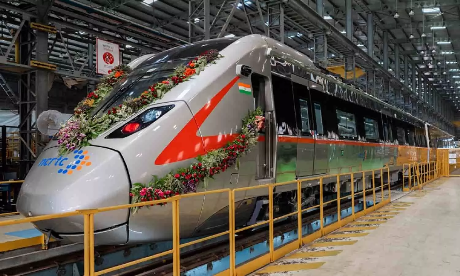 Delhi-Meerut Rapid Rail: देश में बनी पहली सेमी हाई स्पीड ट्रेन, 180 किमी की रफ्तार से दिल्ली-मेरठ के बीच करेगी सफर