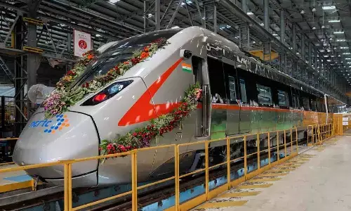 Delhi-Meerut Rapid Rail: देश में बनी पहली सेमी हाई स्पीड ट्रेन, 180 किमी की रफ्तार से दिल्ली-मेरठ के बीच करेगी सफर