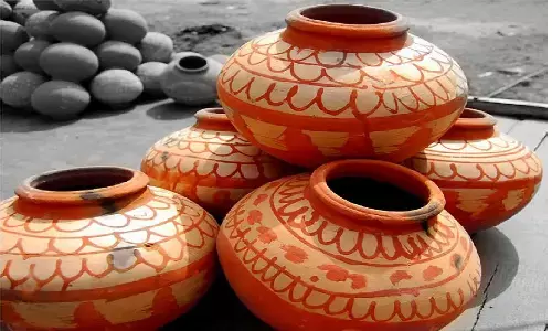 Vastu Tips In Stuck: पानी के मटके से करे ये टोटका, लक्ष्मी माता भी नहीं रोक सकती आपको मालामाल बनने से