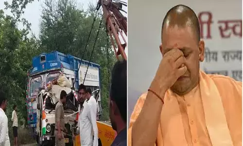 पीलीभीत सड़क हादसा: गंगा स्नान कर लौट रहे 10 श्रद्धालुओं की मौत, 9 मरने वाले एक ही परिवार के लोग थे पीलीभीत सड़क हादसा: गंगा स्नान कर लौट रहे 10 श्रद्धालुओं की मौत, 9 मरने वाले एक ही परिवार के लोग थे