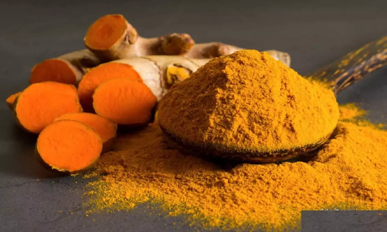 Turmeric Side-effect: हल्दी के अधिक सेवन से बचें, नहीं तो भुगतने पड़ सकते हैं ये गंभीर परिणाम