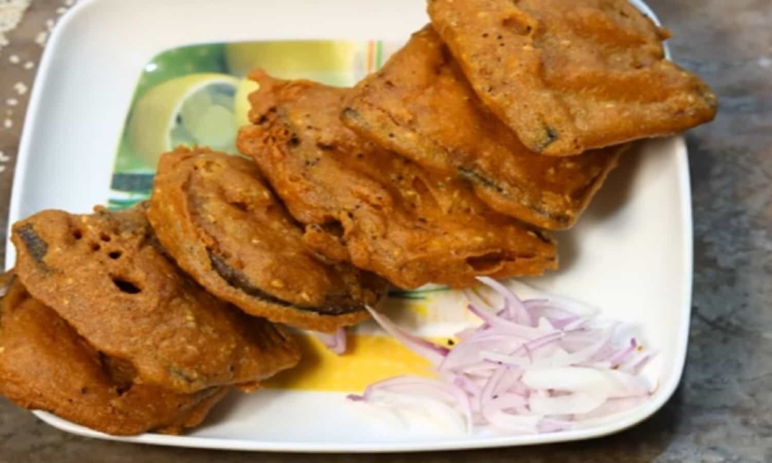 Baingan Pakora Recipe: मानसून के मौसम में बनाएं बैंगन के स्वादिष्ट 'पकोड़े'  | Baingan Pakora Recipe: Make Delicious Brinjal Pakoras During Monsoon  Season