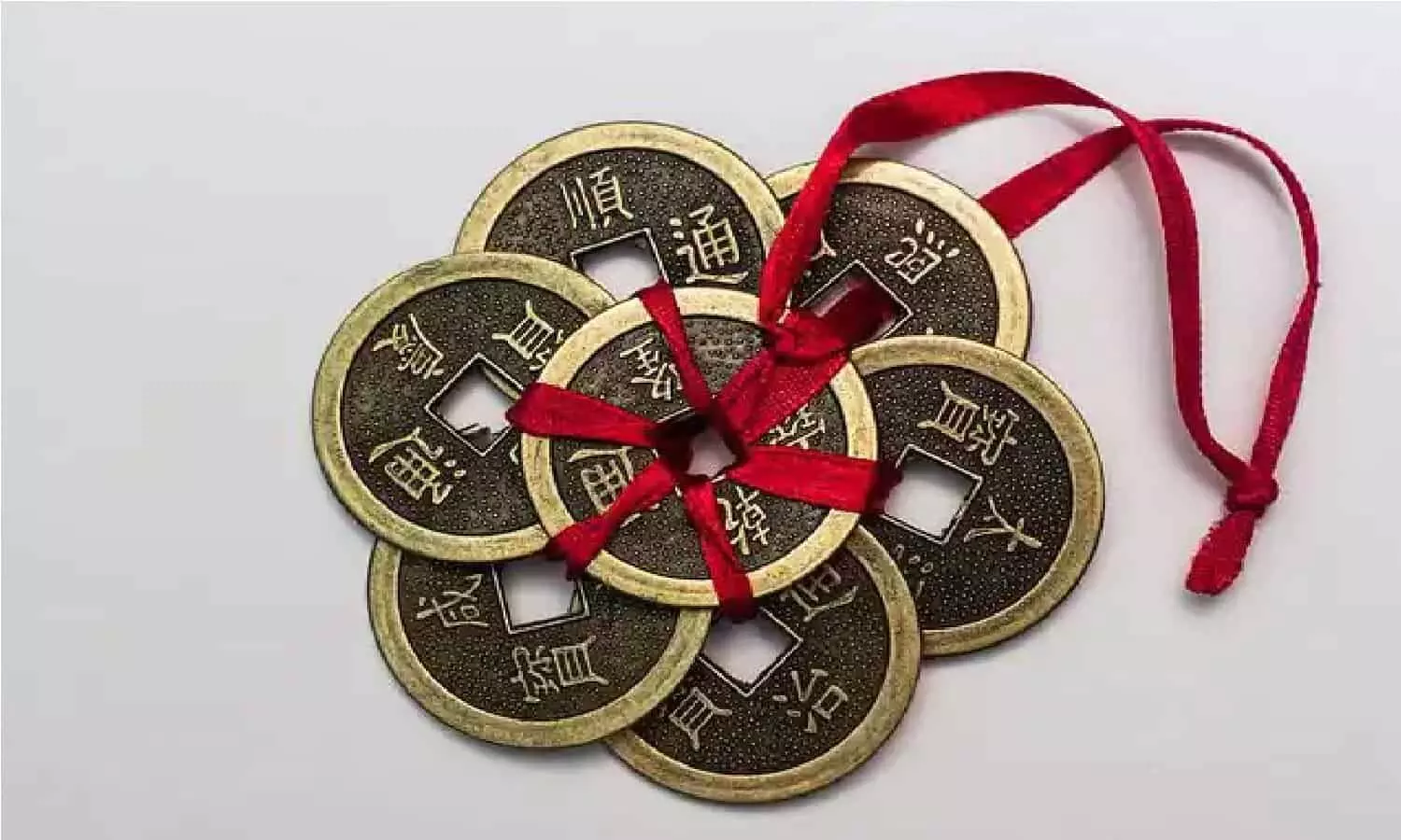 Important Coin: इस सिक्के को अपने गेट में लटकाएं, फिर देखिए कैसे उठेगा तूफ़ान