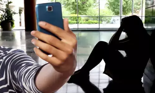 रीवा: अस्पताल में नंबर लगाने के बहाने युवक ने मरीज से मांगा मोबाइल, लेकर हुआ चंपत