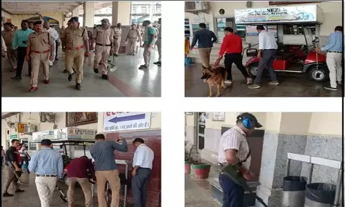 ग्वालियर रेलवे स्टेशन में बम की सूचना, हरकत में आया प्रशासन, पुलिस और डिस्पोजल स्क्वॉड कर रहा तलाश ग्वालियर रेलवे स्टेशन में बम की सूचना, हरकत में आया प्रशासन, पुलिस और डिस्पोजल स्क्वॉड कर रहा तलाश