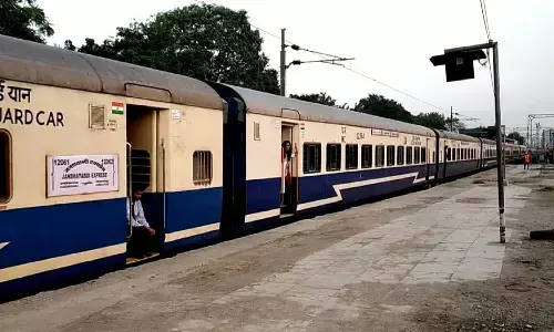 जबलपुर-रानी कमलापति जनशताब्दी एक्सप्रेस में लगे दो अतिरिक्त कोच, यात्रियों को मिलेगा लाभ जबलपुर-रानी कमलापति जनशताब्दी एक्सप्रेस में लगे दो अतिरिक्त कोच, यात्रियों को मिलेगा लाभ