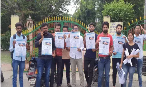 इंदौर में नोटा के समर्थन में युवाओं ने शुरू किया अभियान, जानिए क्यों करना पड़ा ऐसा इंदौर में नोटा के समर्थन में युवाओं ने शुरू किया अभियान, जानिए क्यों करना पड़ा ऐसा